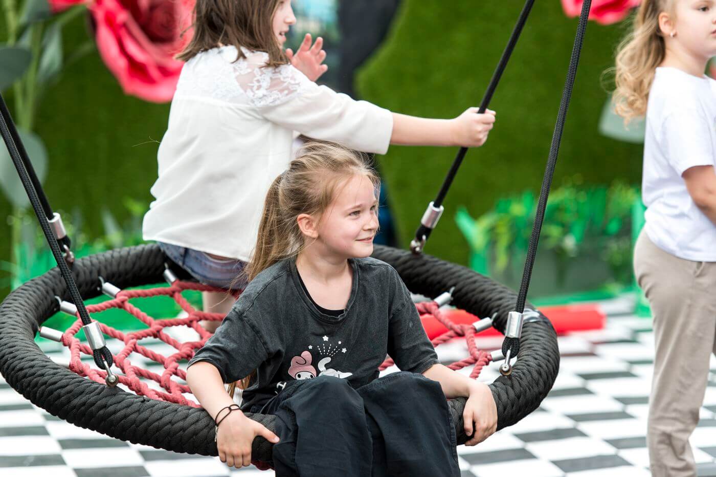 Діти віддихають на дитячому просторі від LEOLAND на Coffee, Books & Vintage Festival