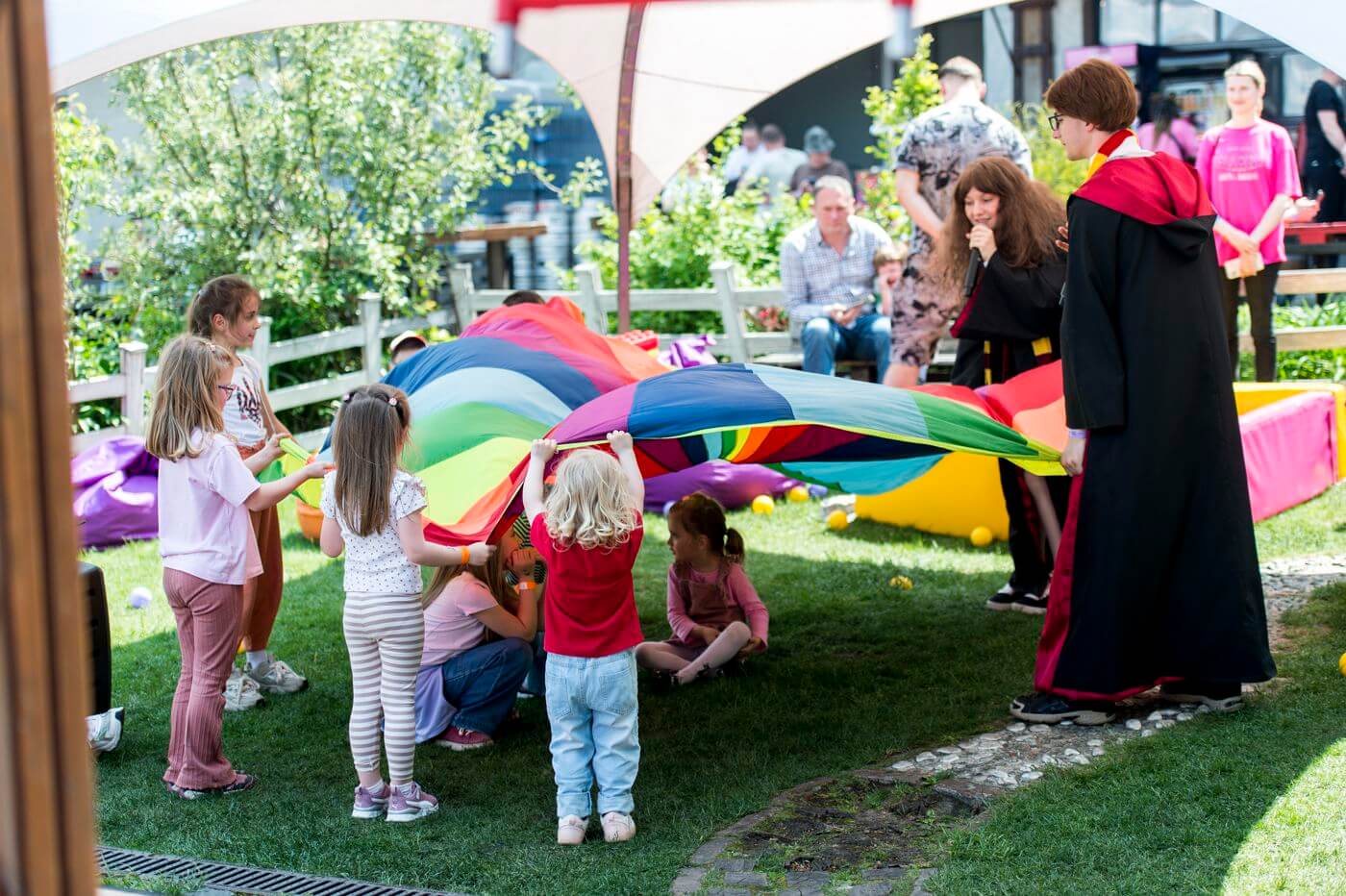 Гаррі Поттер та Герміона на дитячому просторі від LEOLAND іграють з дітьми