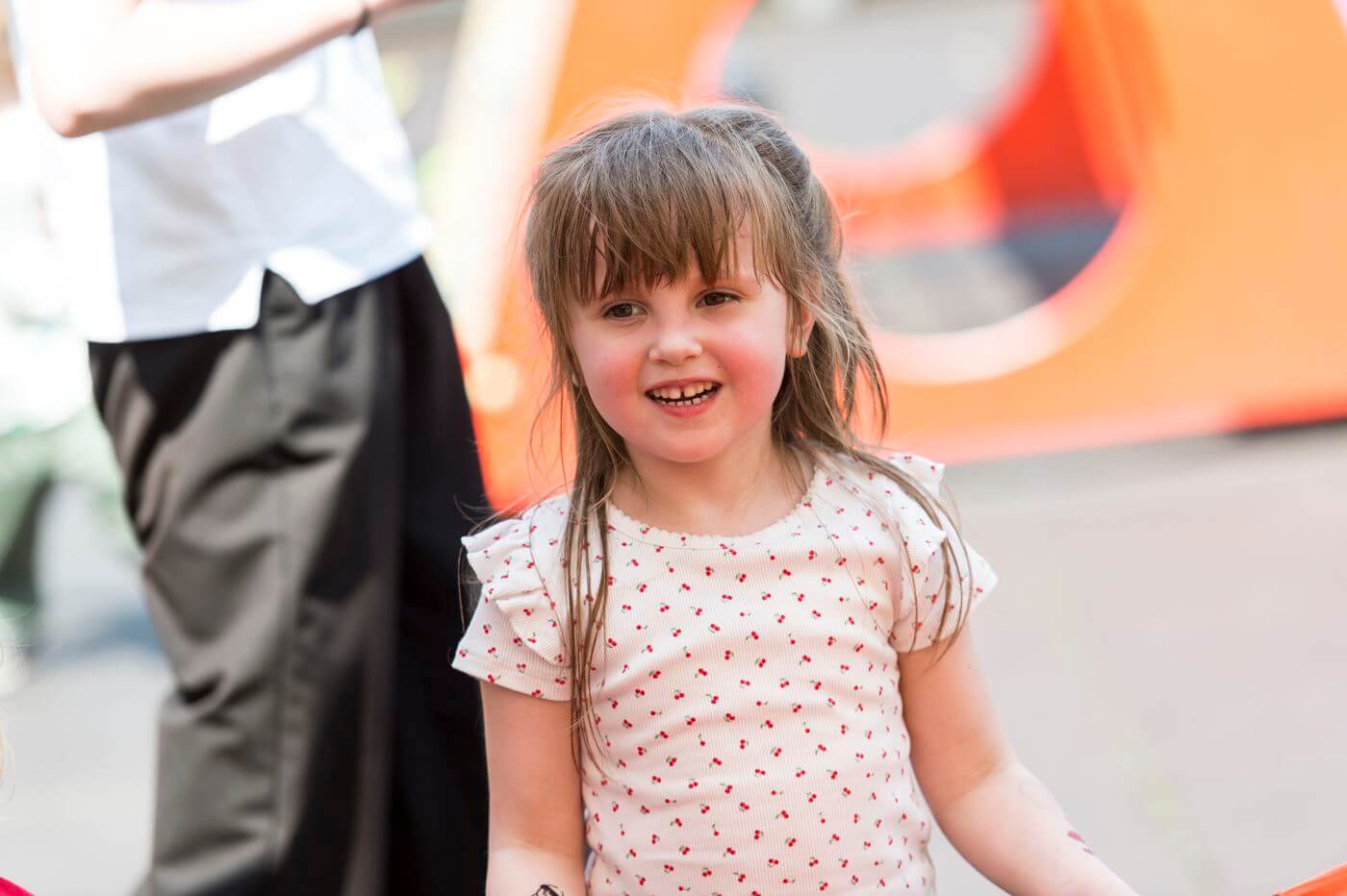 Щаслива дівчинка на дитячому просторі від LEOLAND на Coffee, Books & Vintage Festival