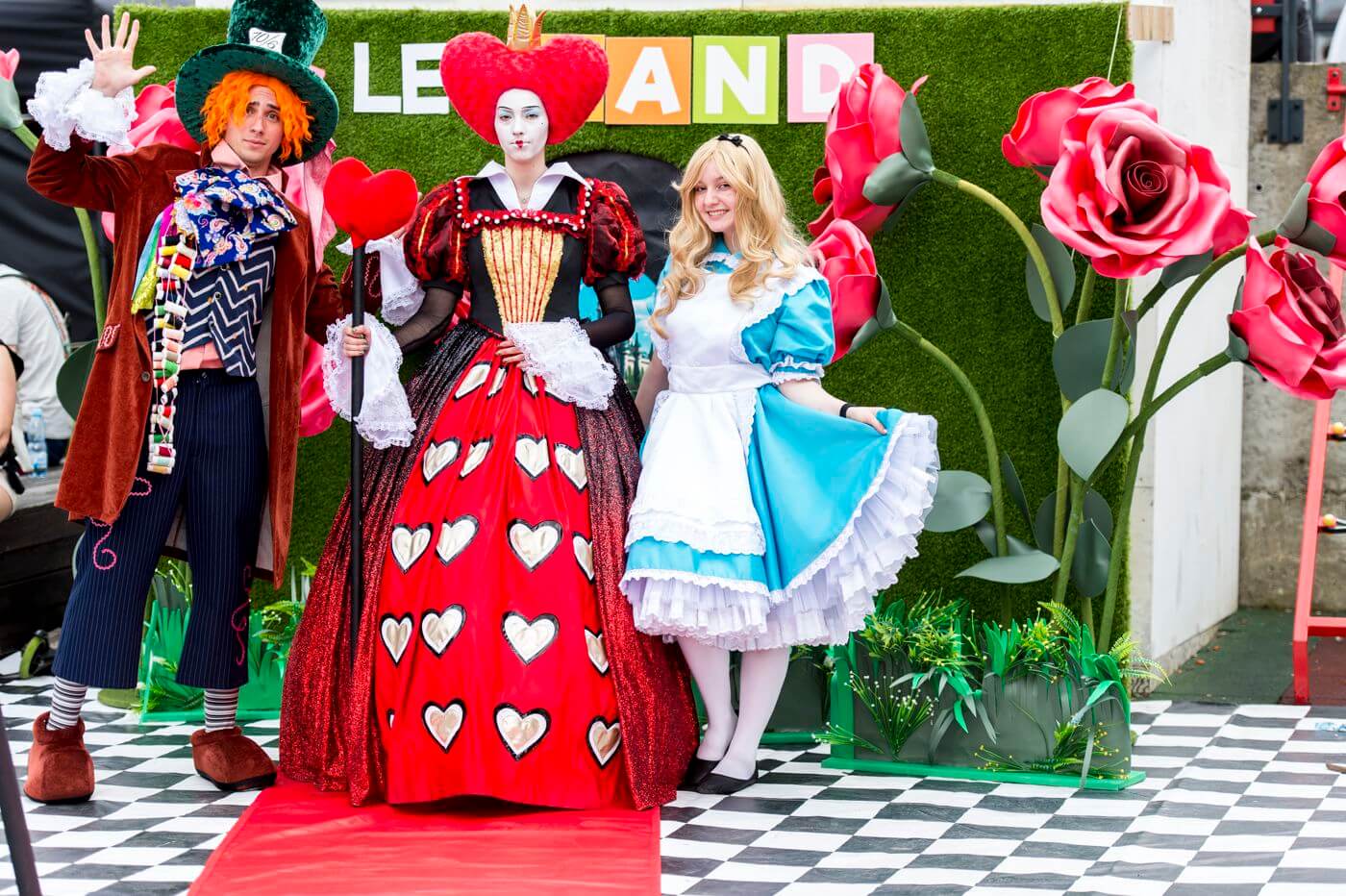 Аліса з Дивокраю на дитячому просторі від LEOLAND на Coffee, Books & Vintage Festival 