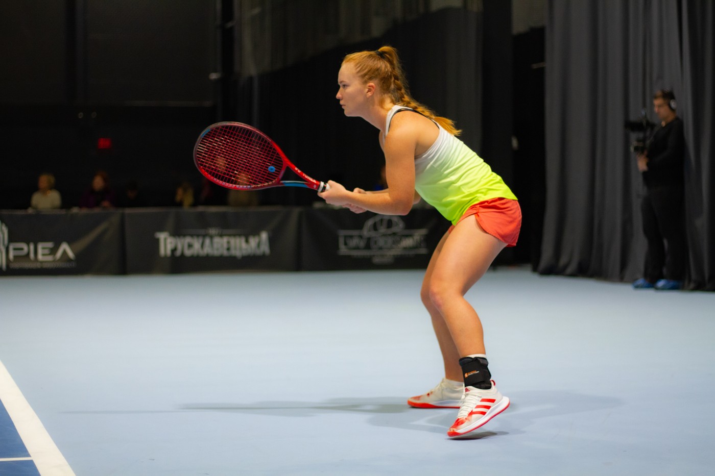 Тенісний клуб LEOSPORT - 6 сучасних тенісних кортів I LEOLAND