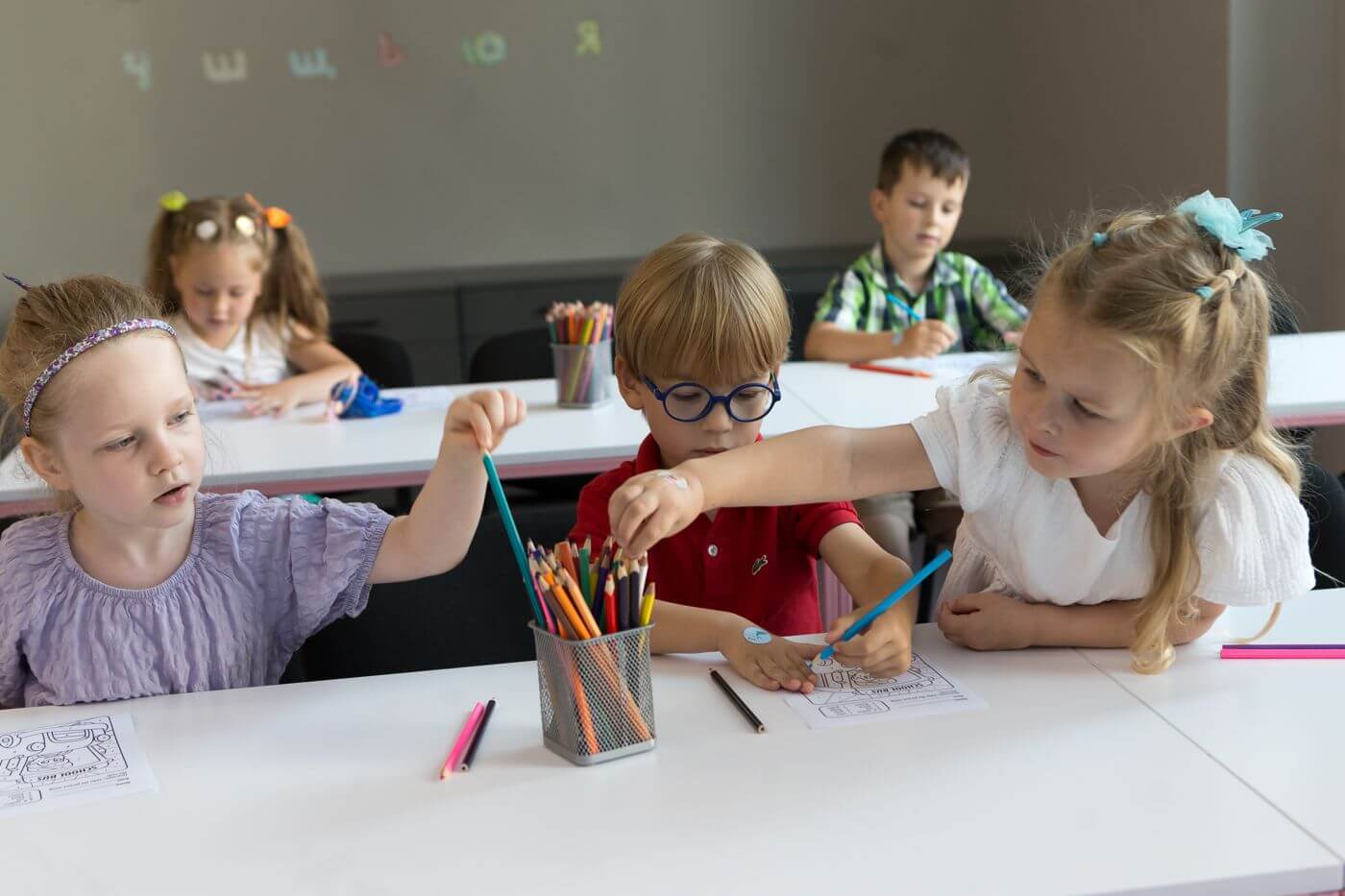 Заняття у арт-студії | UNI KIDS STEAM-простір в LEOLAND