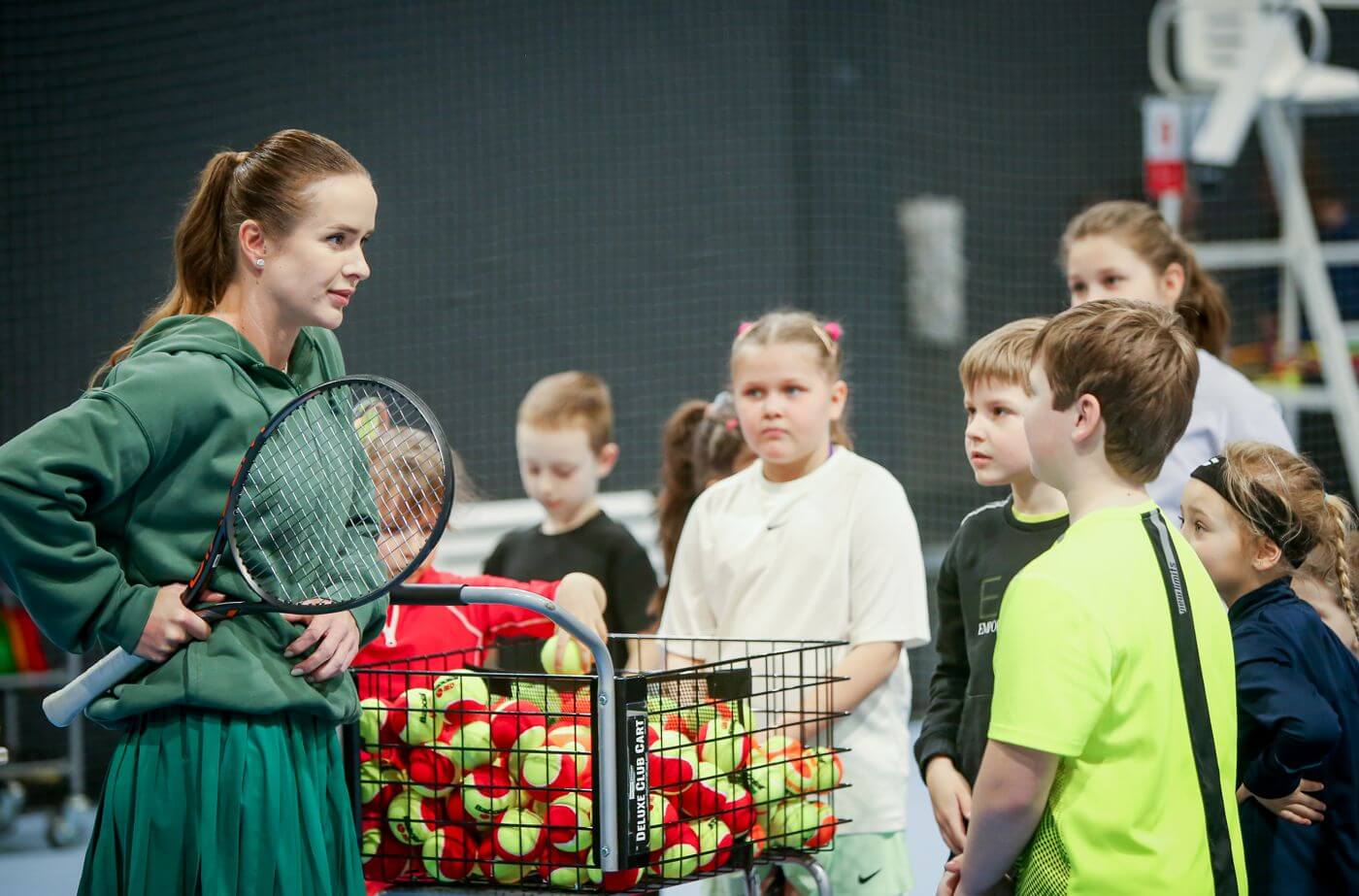 Діти розмовляють з Еліною Світоліною