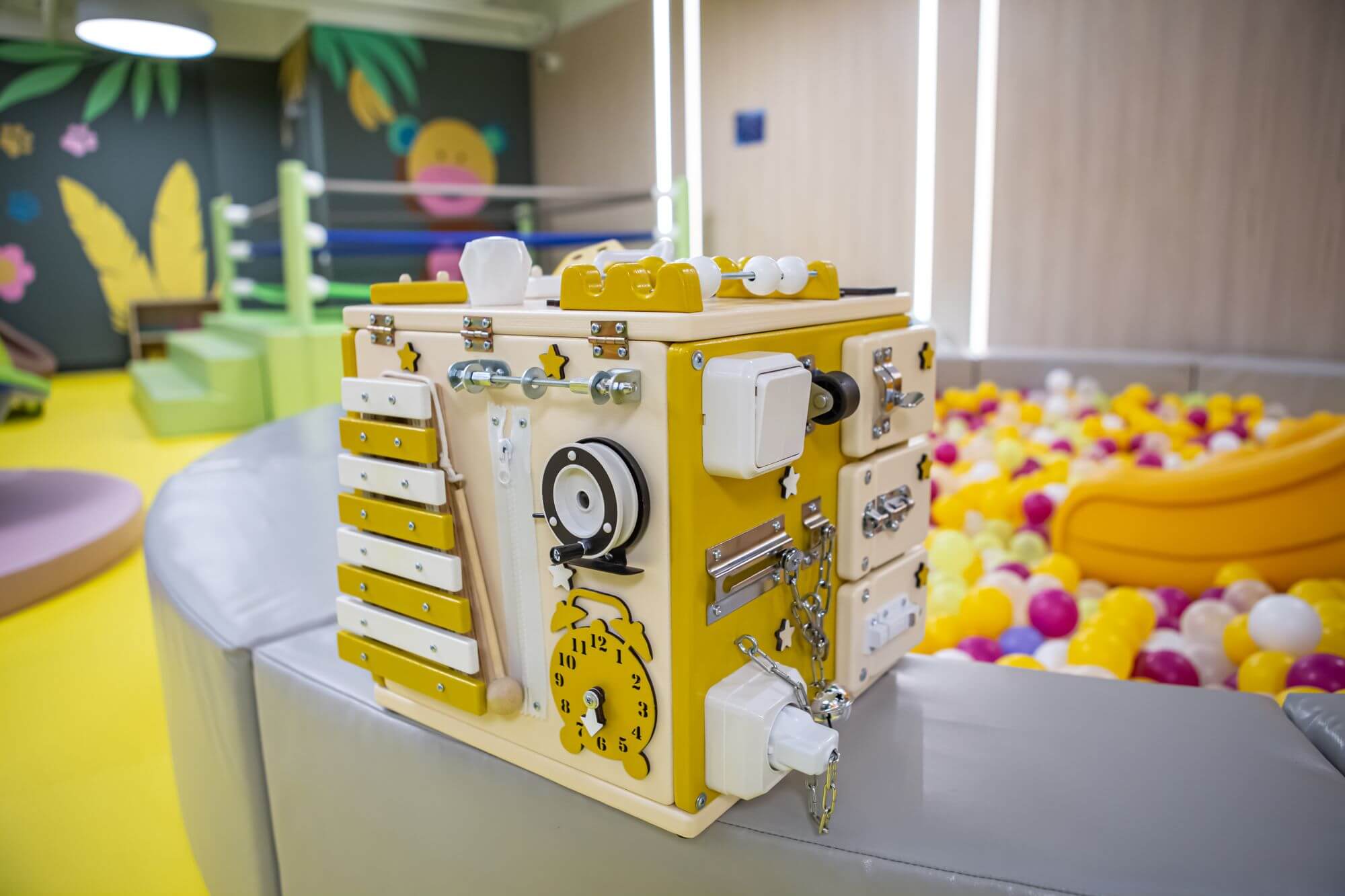 Ігрова зона в LEOLAND | дитяча кімната Кігурумік