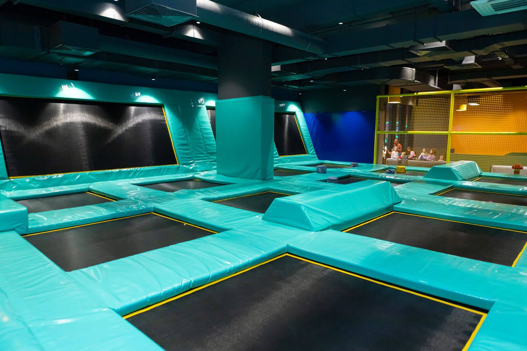 Розважальний комплекс LEOLAND | дитячий парк розваг Кігурумі Парк