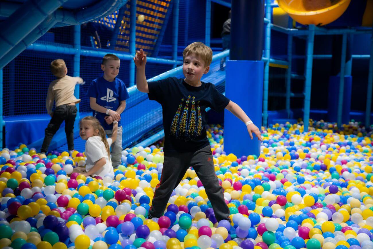 Розвага на атракціонах КІГУРУМІ ПАРКУ в LEOLAND