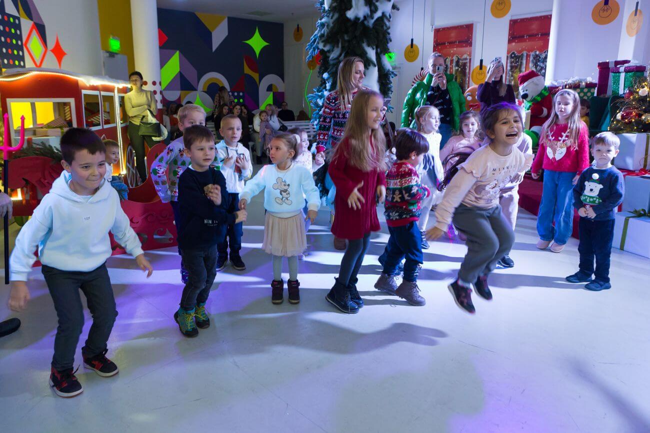 Діти в резиденції Санти в LEOLAND 