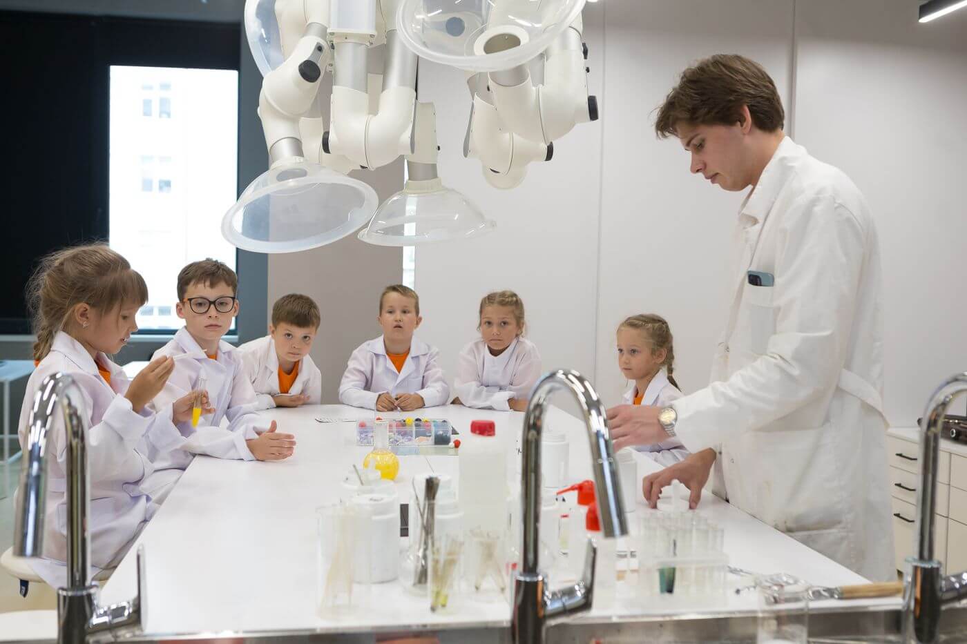 канікули з користю гурток хімії в LEOLAND