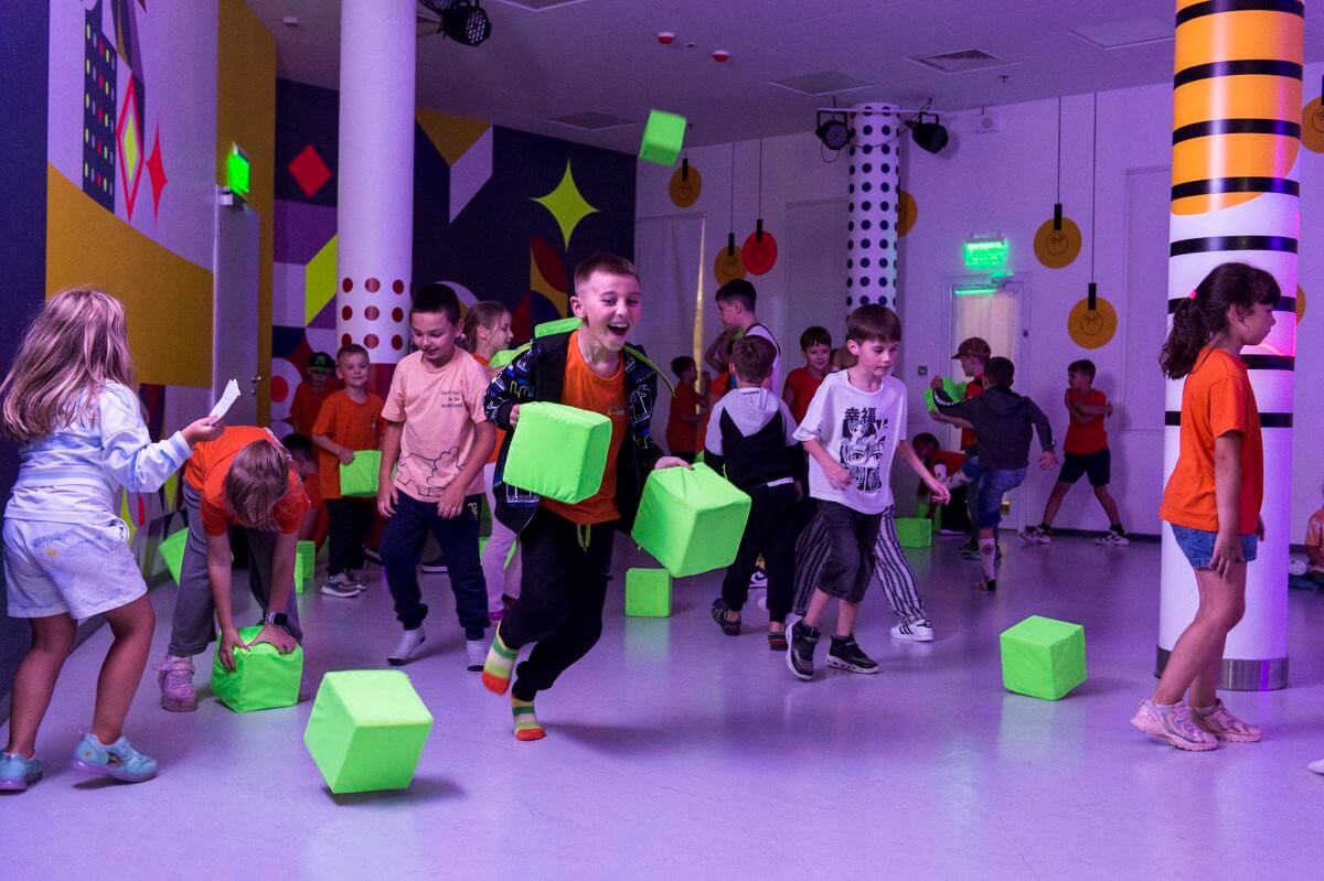 Діти розважаються