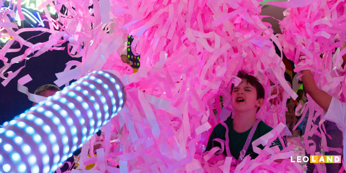 стрічкове шоу LEOLAND