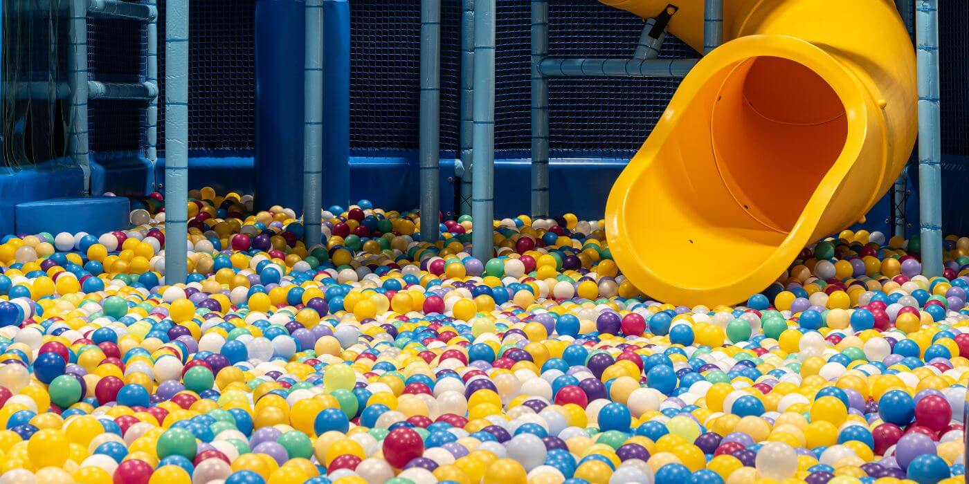 Лабіринт з гірками та перешкодами