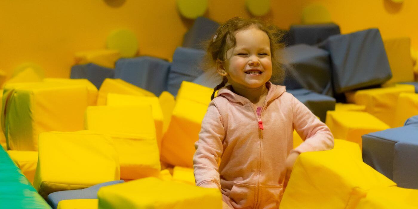 Яма з поролоновими кубиками