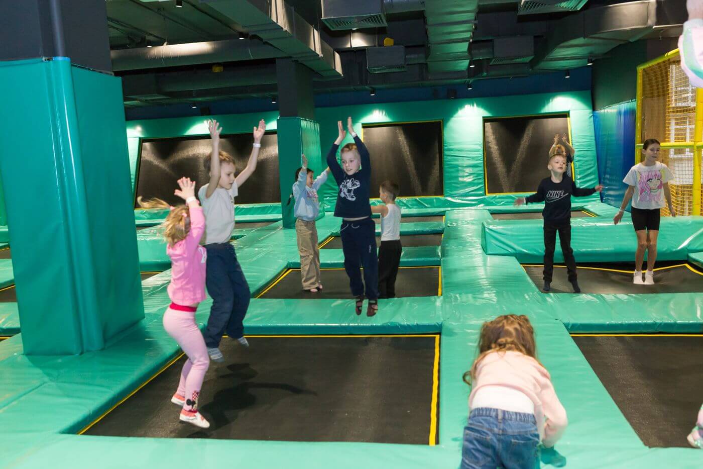 Стрибки на батуті: чим корисні та де пострибати у Львові? 