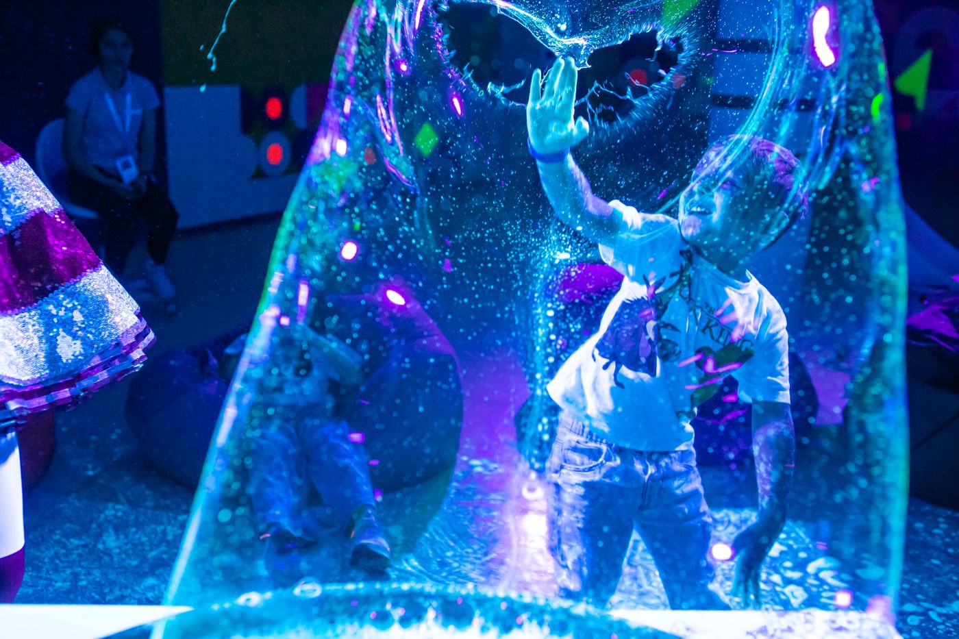 Шоу гігантських мильних бульбашок