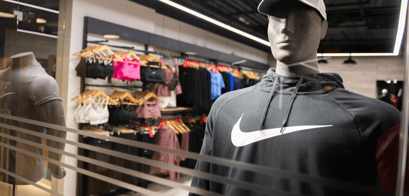 Манекен в спортивному одязі в UNI FORCE Shop