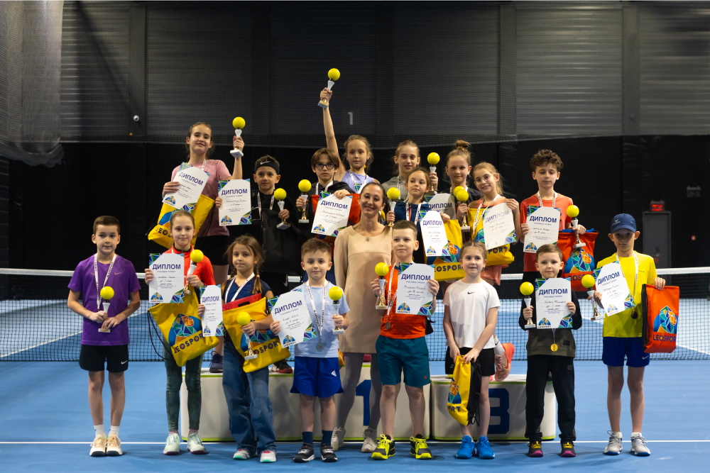 UNI FORCE Tennis Club 4